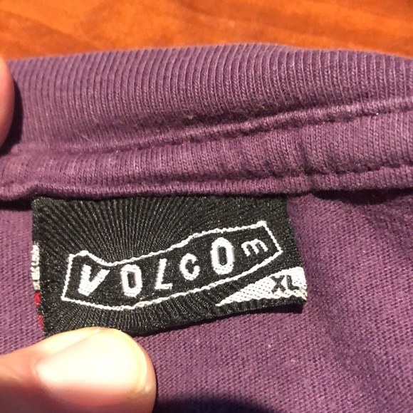 Volcom purple logo t-shirt. XL - Picture 3 of 3